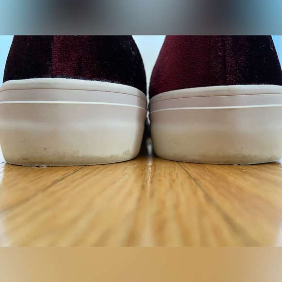SeaVees for J. Crew velvet Legend Sneaker in burgundy, size 9 - Picture 5 of 7